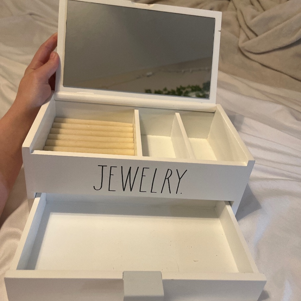 Jewelry box